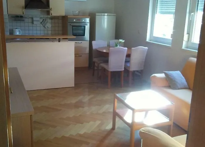 Visnjik 7-free Parking Zadar