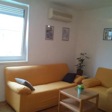 Visnjik 7-free Parking