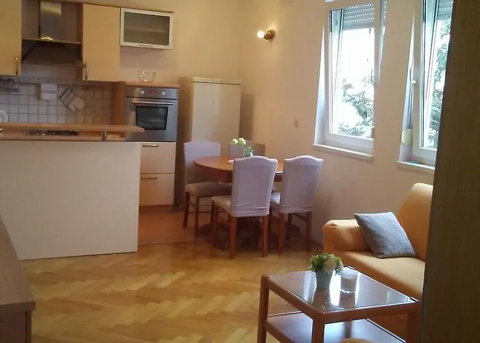 Visnjik 7-free Parking *