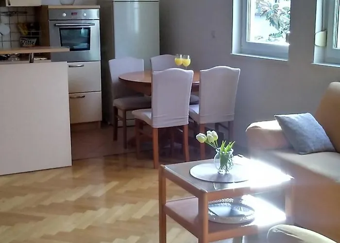 Visnjik 7-free Parking זאדאר